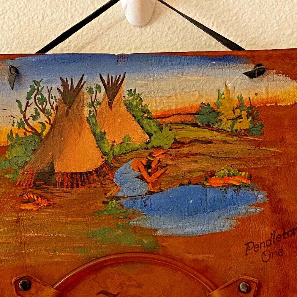 Vintage Tie Holder Native American Scene Leather Souvenir Pendleton Oregon
